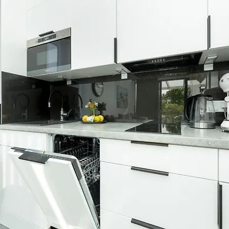 With Whirlpool Bathtub,